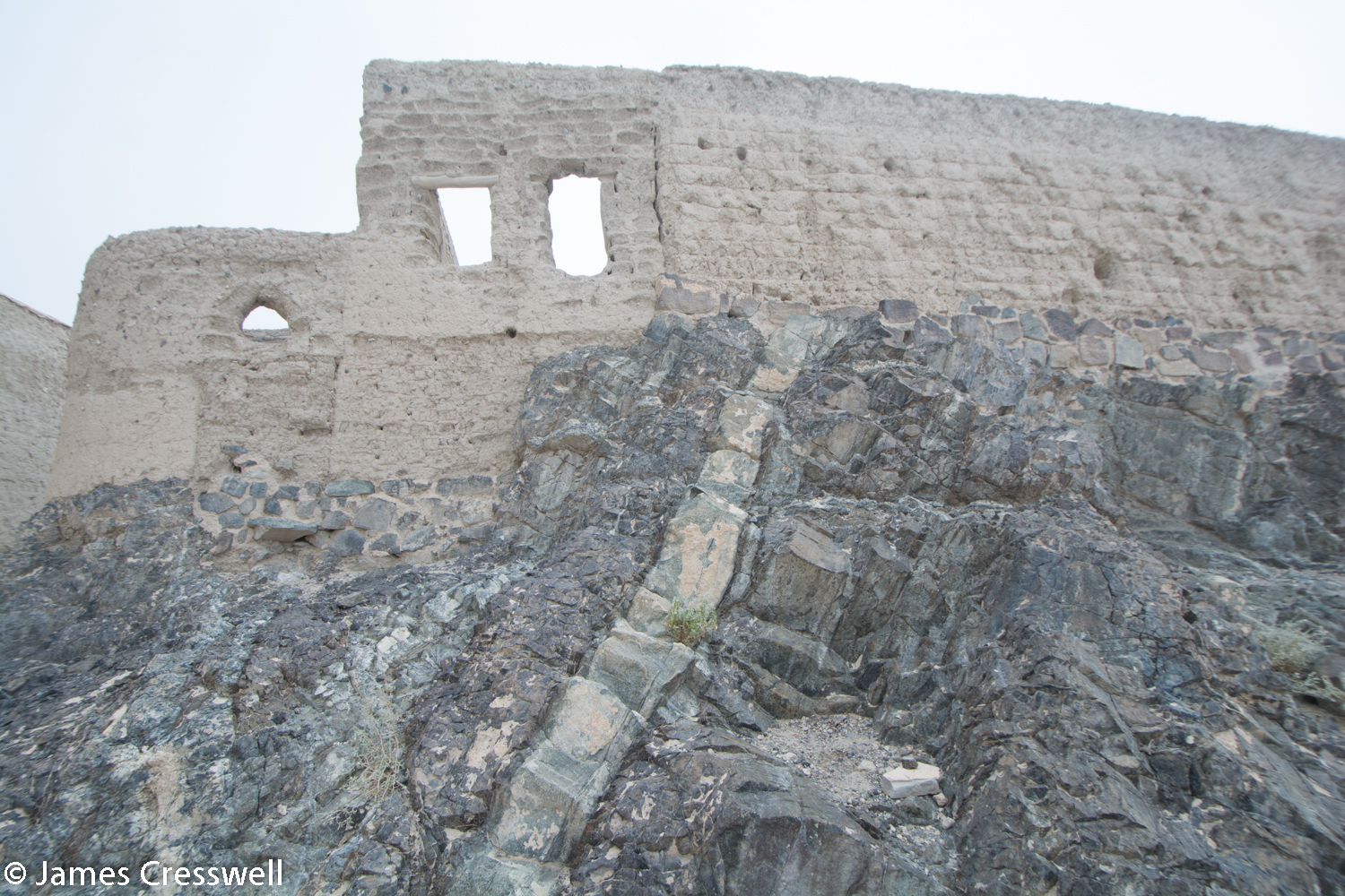 Bahla Fort sits on ophiolitic rocks.