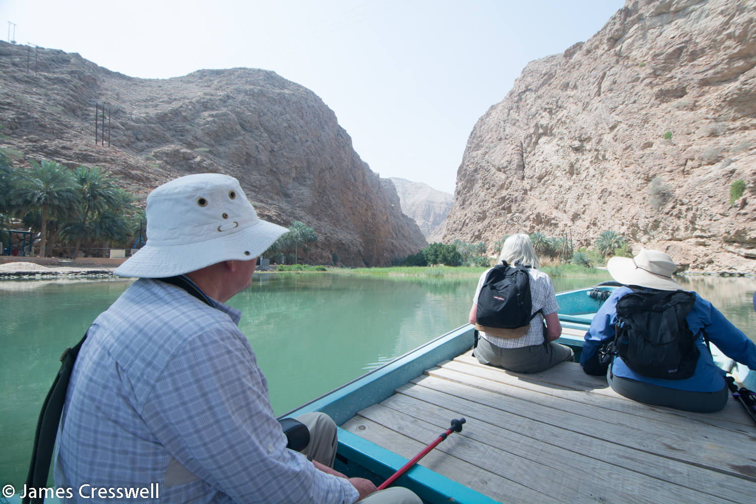 The boat crossing at the entrance of Wadi Shab