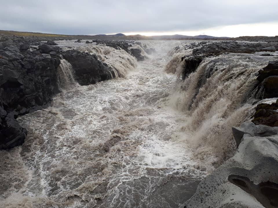 River flowing into an extension fracture