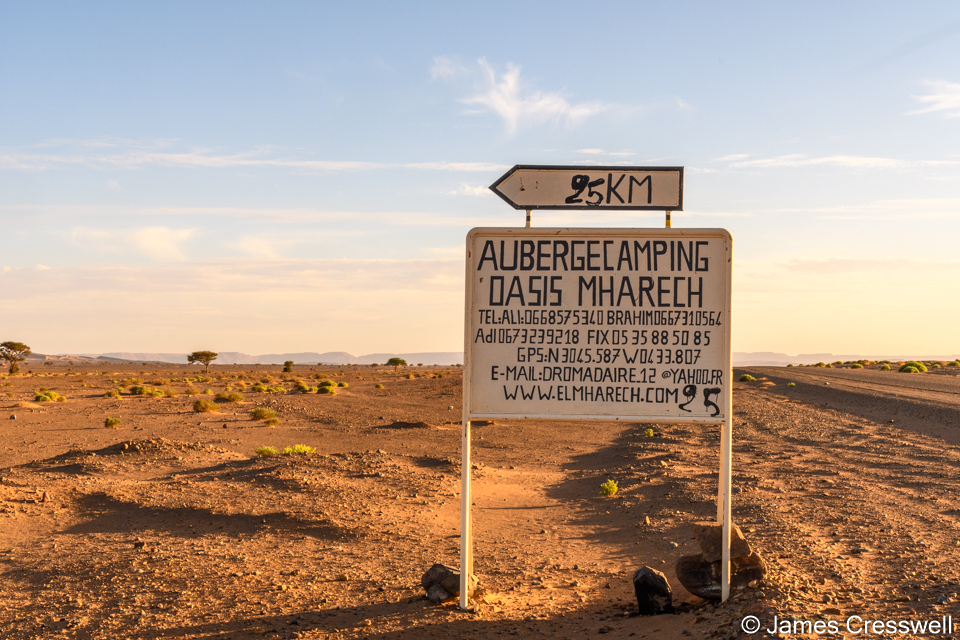 The road to the Mherch oasis