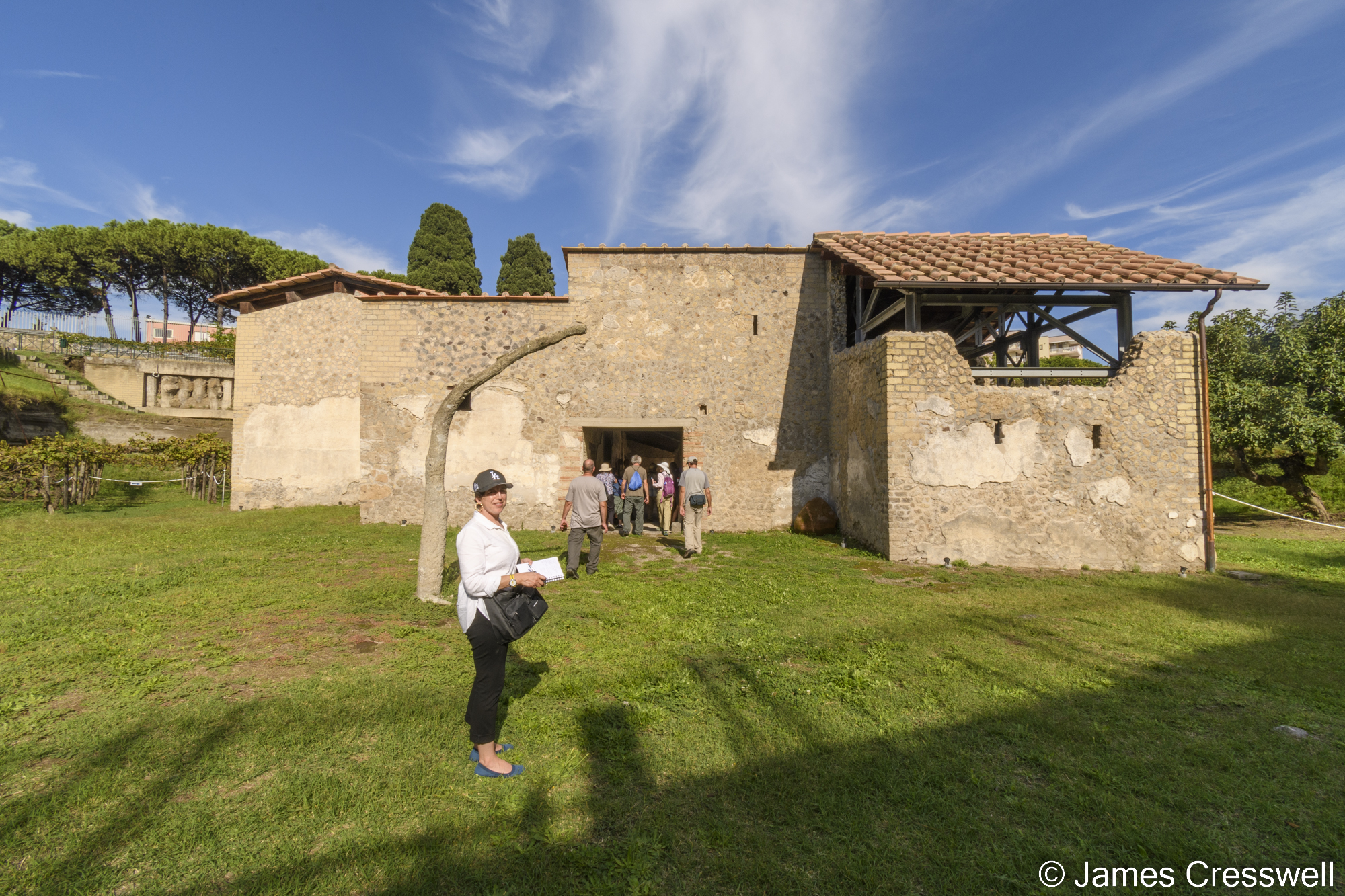 Ruined Roman farmhouse with people in front