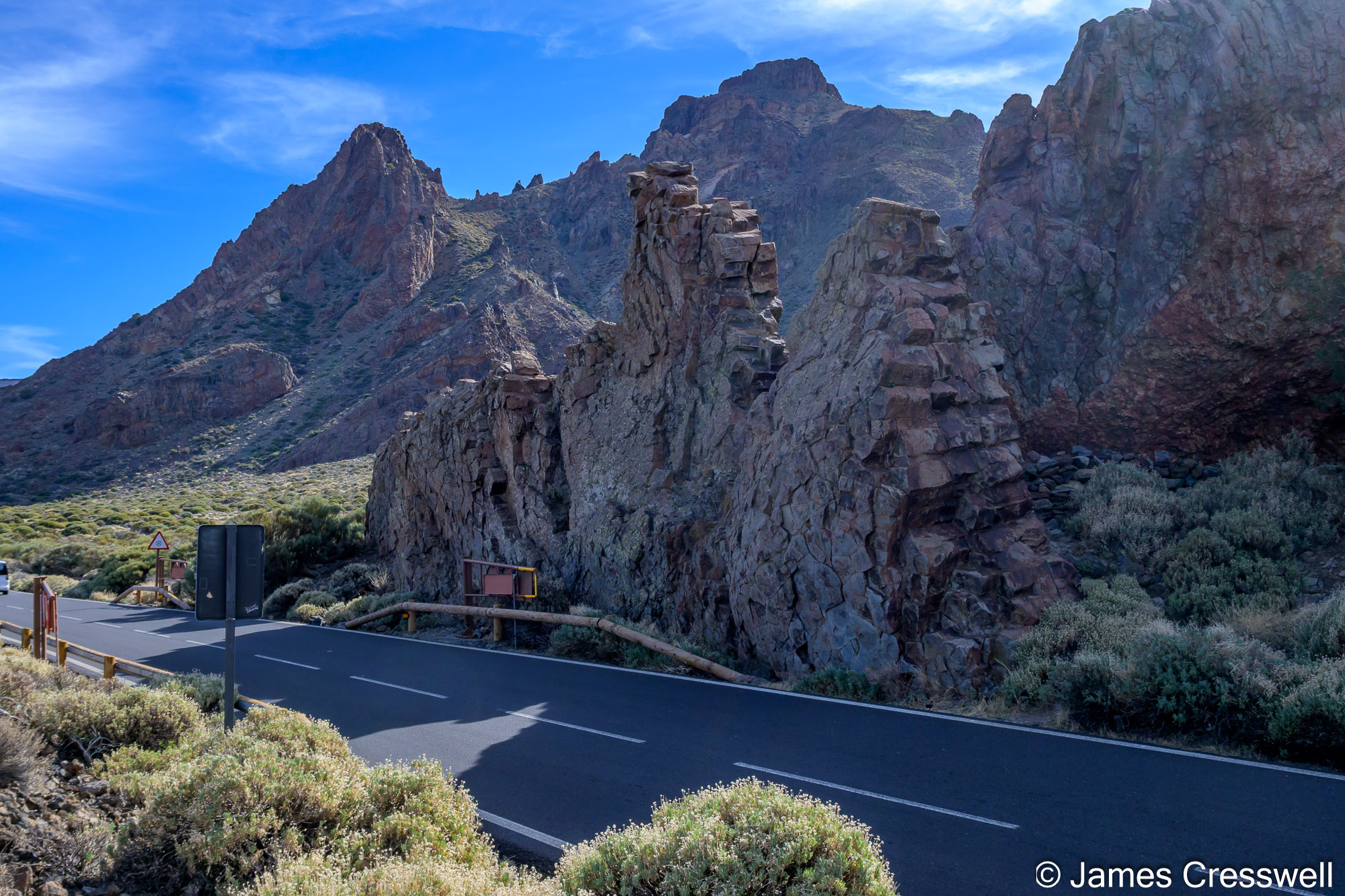 Dyke intrusions (ring-type dykes, radial dykes, and cone sheets) exposed in the wall of the Caldera de Las Cañadas at Boca de Tauce
