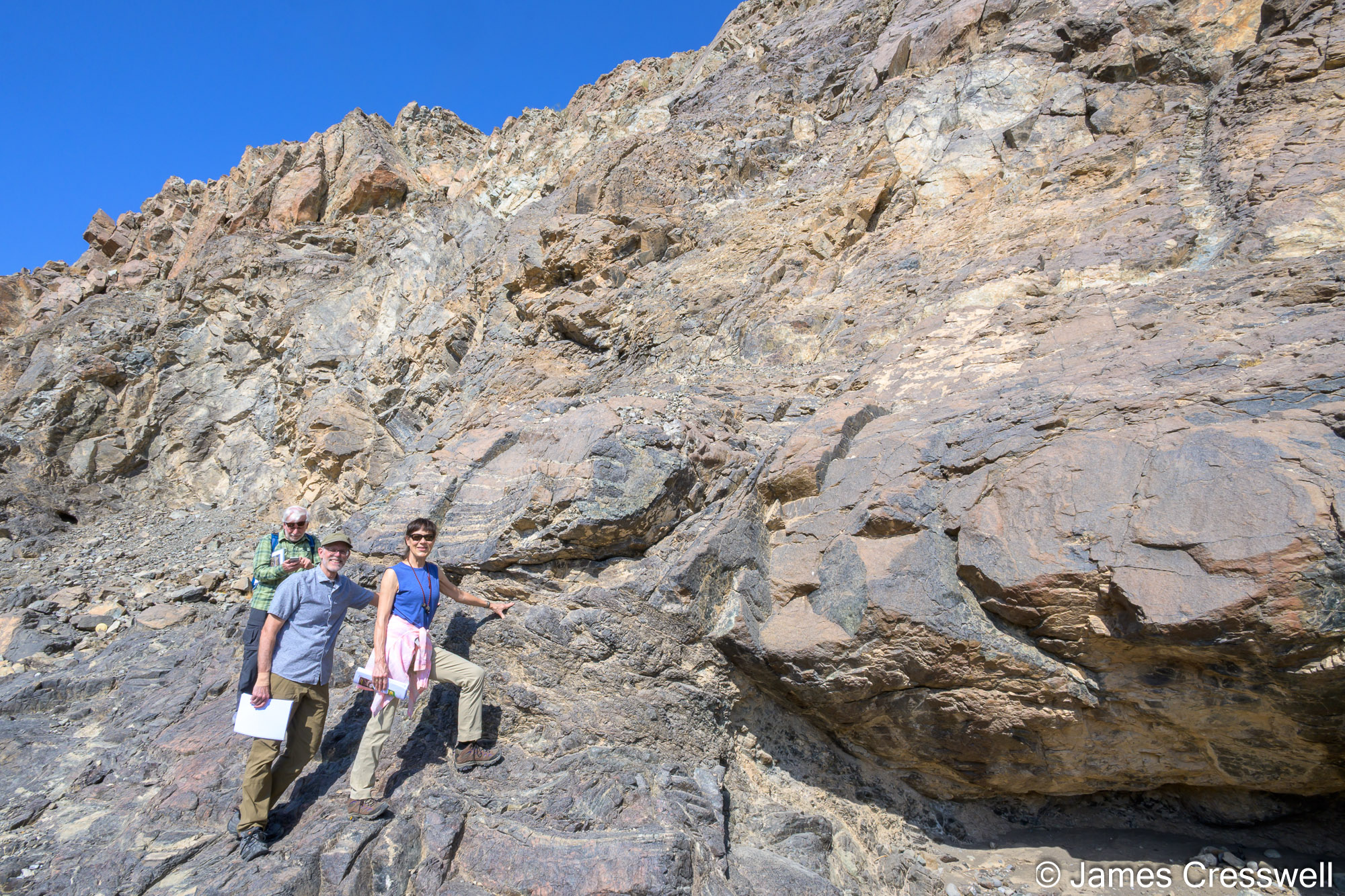 Clark and Marty touch the Moho (Mohorovičić discontinuity) – the boundary between the Earth’s crust and mantle – at Wadi al Abyad.